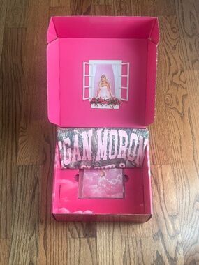 Megan Moroney 'Cloud 9' T-Shirt box set with CD